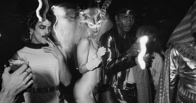 Σπάνιες φωτογραφίες από το θρυλικό κλαμπ της ακολασίας Studio 54!