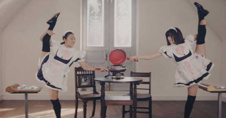 100 Ιαπωνεζες μας ετοιμάζουν πρωινό σε ένα πολύ περίεργο αλλά άκρως εντυπωσιακό βίντεο!