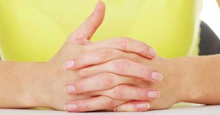 Δείτε γιατί πρέπει να το σταματήσετε na κάνετε “κρακ” τα δάχτυλα σας!