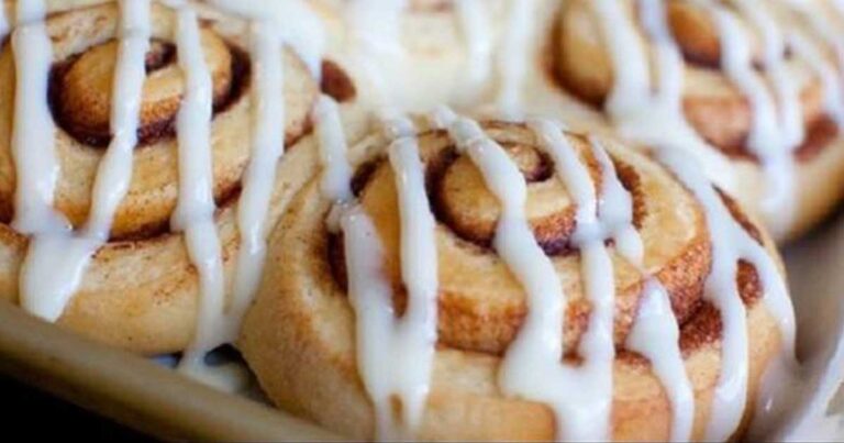 Συνταγή για αφράτα και λαχταριστά ρολά κανέλας!