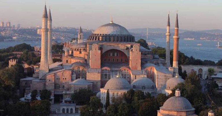 Σαν σήμερα το 532 θεμελιώθηκε ο ναός της Αγίας Σοφίας!