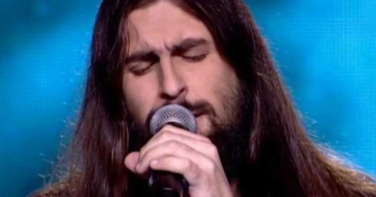 O άνθρωπος που με την φωνή του τρέλανε το Ελληνικό The Voice (βίντεο)