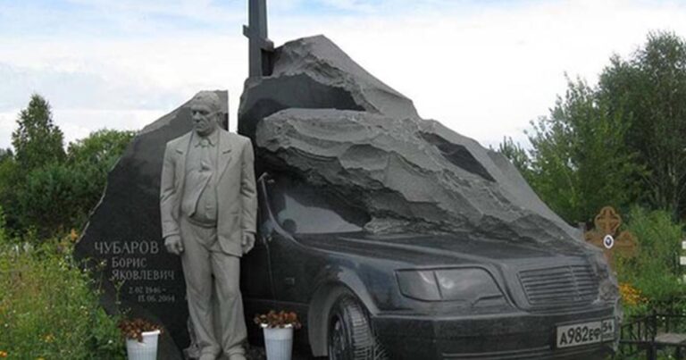 Τάφοι παλάτια για τα αφεντικά της ρωσικής μαφίας