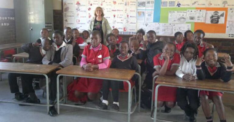 Μια Ελληνίδα δασκάλα διδάσκει την ελληνικά γλώσσα στα παιδιά της Nοτίου Αφρικής!