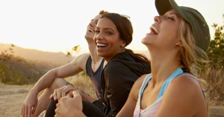 7 απλές τεχνικές για να σε συμπαθήσουν οι πάντες γύρω σου!