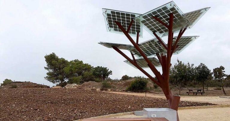 Ένα… δέντρο που μπορεί να φορτίσει το κινητό σας!