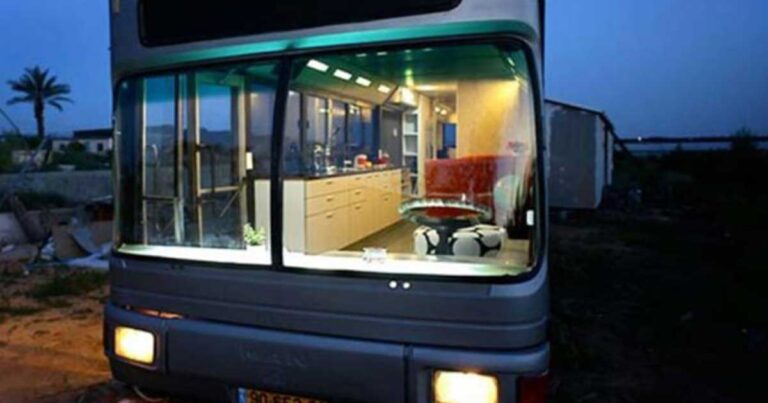 Πήρε ένα παλιό λεωφορείο και το μετέτρεψε σε ένα πολυτελές σαλόνι!