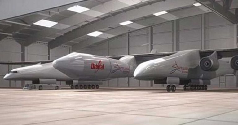 Οι πρώτες φωτογραφίες από το μεγαλύτερο αεροπλάνο στον κόσμο!