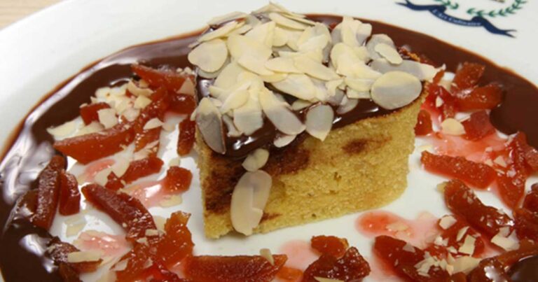 Τρομερό Ραβανί με επικάλυψη σοκολάτας και κυδώνι!