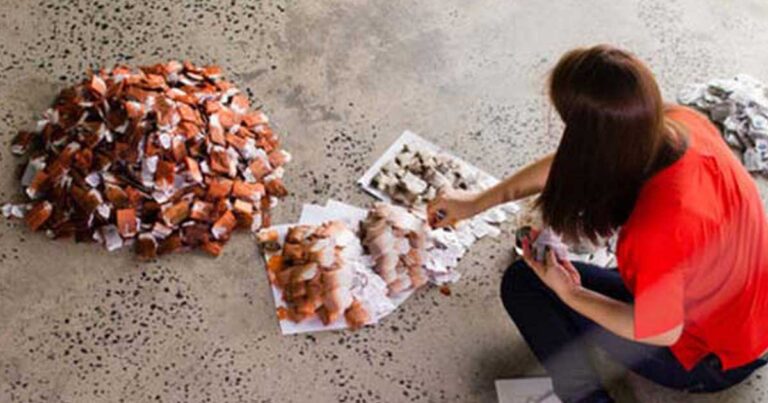 Ένα φοβερό έργο τέχνης από… 20.000 σακουλάκια τσαγιού!