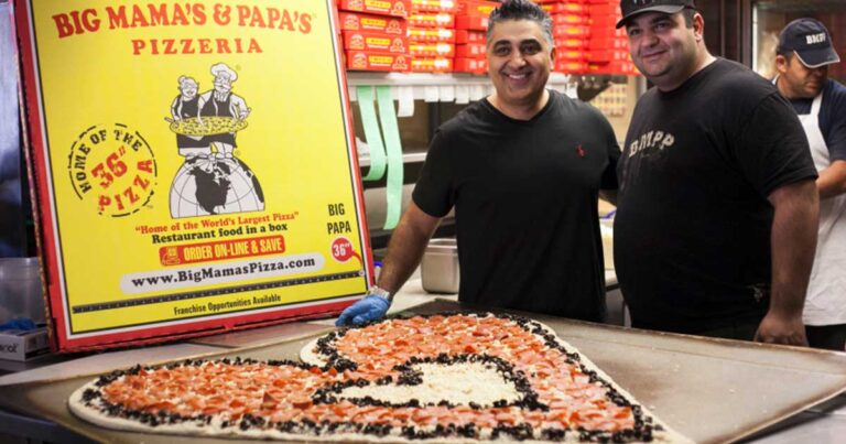 Έφτιαξαν την μεγαλύτερη πίτσα σε σχήμα καρδίας στον κόσμο για την ημέρα του Αγίου Βαλεντίνου!