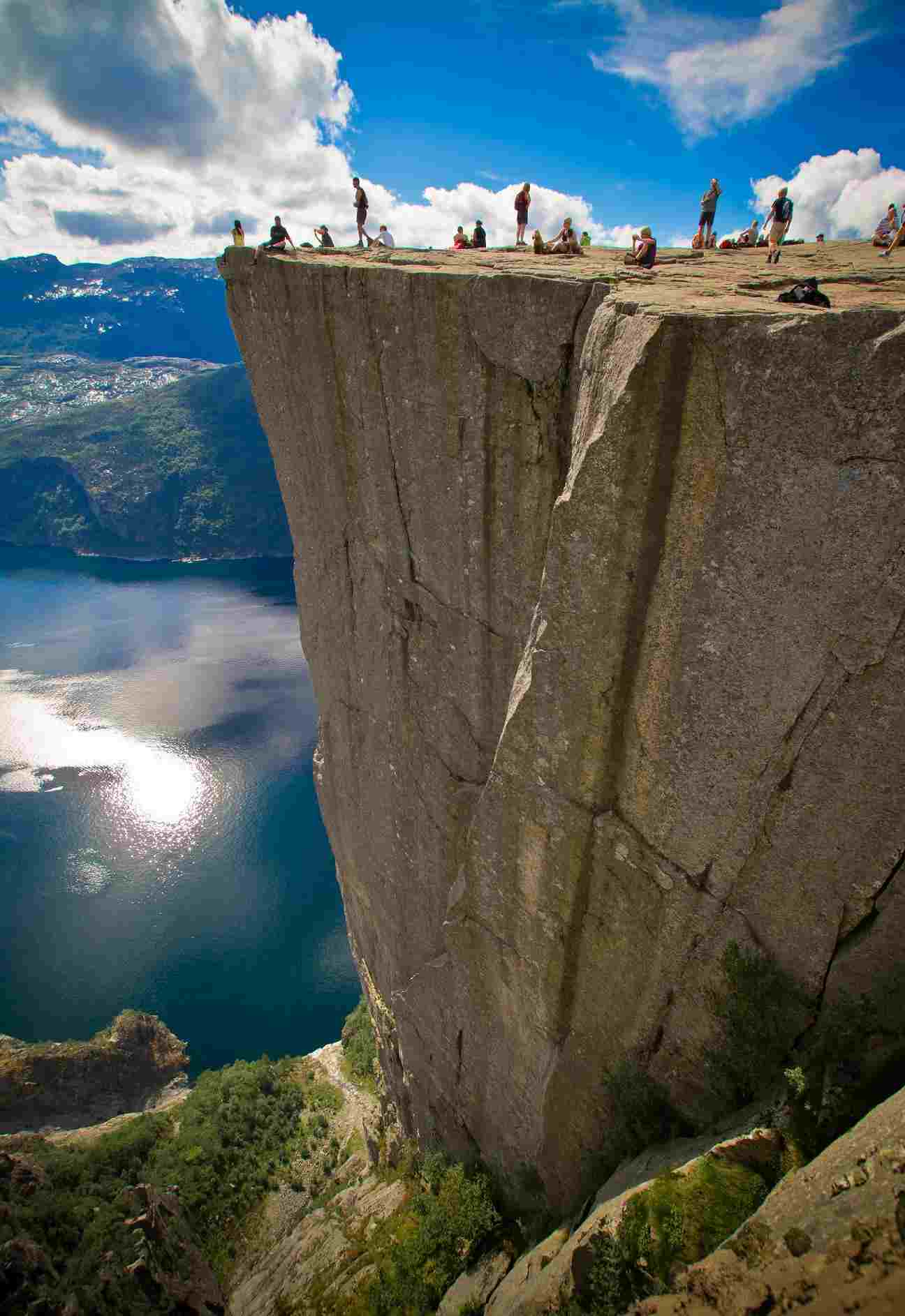 tilestwra.gr - 18 Preikestolen cliff Norway 