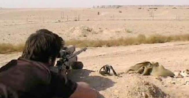 Αυτός είναι ο καλύτερος ελεύθερος (sniper) σκοπευτής στον κόσμο και πατέρας δύο παιδιών! Έχει σκοτώσει πάνω από 173 ανθρώπους!