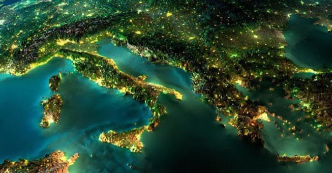 Η Γη από το διάστημα τη νύχτα σε εντυπωσιακές φωτογραφίες