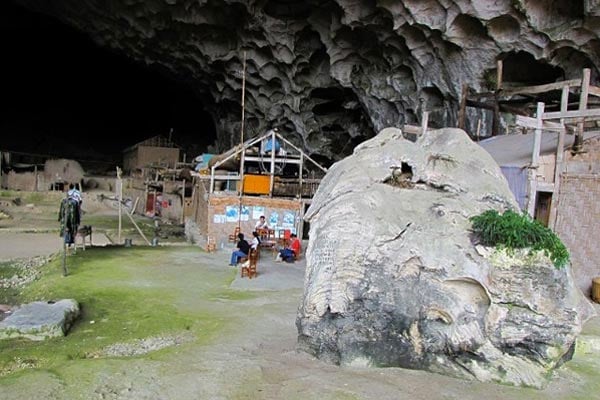 tilestwra.gr - Ιδιαίτερο χωριό μέσα σε σπηλιά!