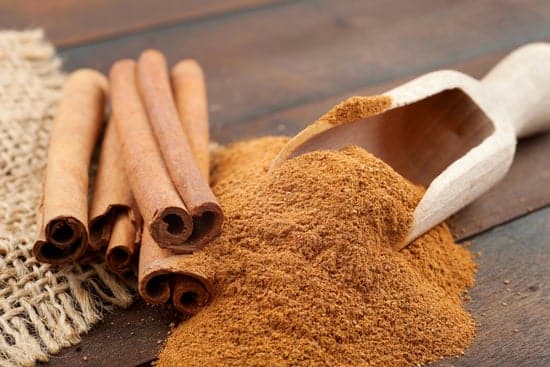 cinnamon sticks and powder on wooden table