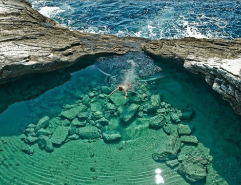 tilestwra.gr - gkiola 5 Γκιόλα, η διάφανη λίμνη της Ελλάδας! ..Μια φυσική πισίνα με καταπράσινο νερό που τη χωρίζει ένας βράχος από τη θάλασσα !!!