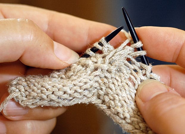 hands_knitting