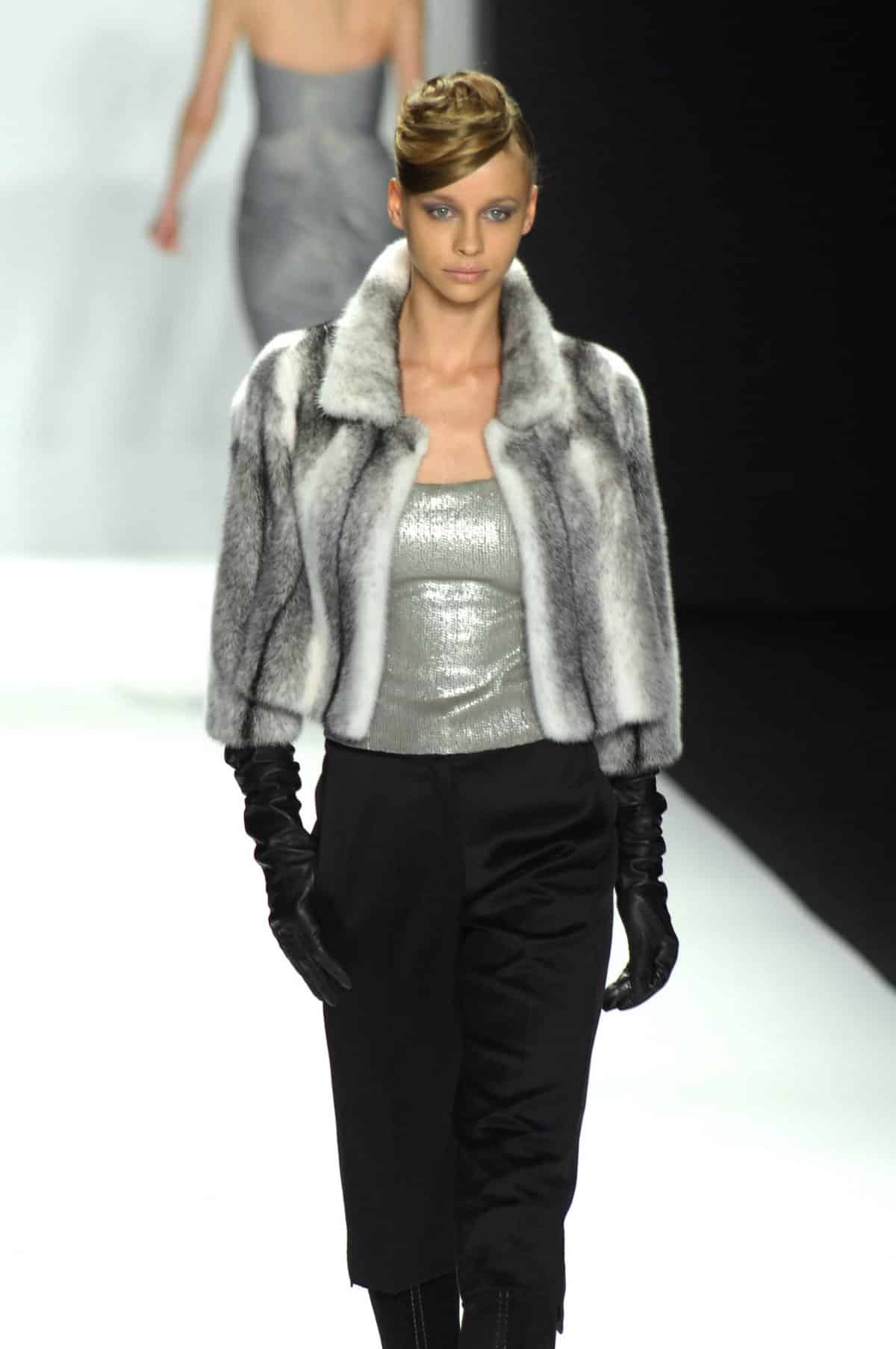 Hannah Davis runway model