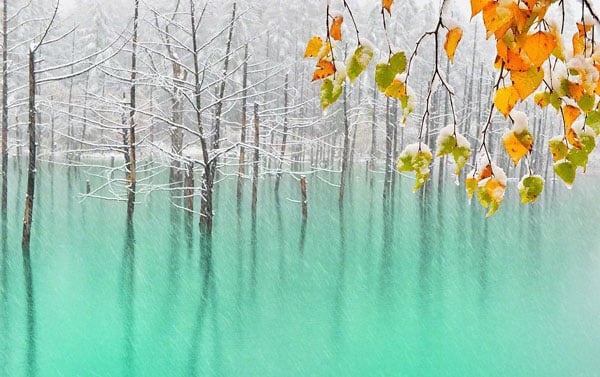 tilestwra.gr - Γαλάζια λίμνη αλλάζει εμφάνιση το χειμώνα!