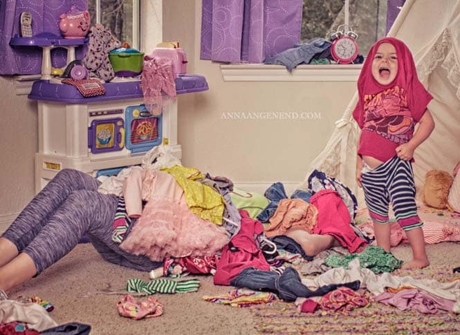 Ξεκαρδιστική φωτογράφηση δείχνει την καθημερινότητα μιας νεαρής μητέρας στο σπίτι (9)