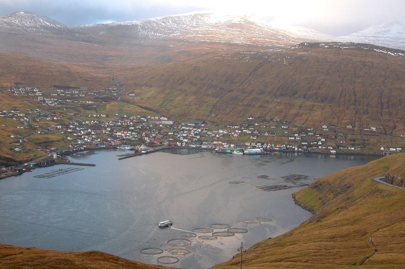 sorvagsvatn-lake-over-the-ocean-8