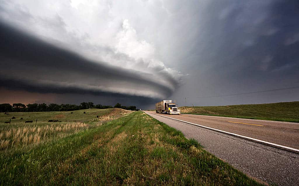 storm-chaser-truck_3170631k