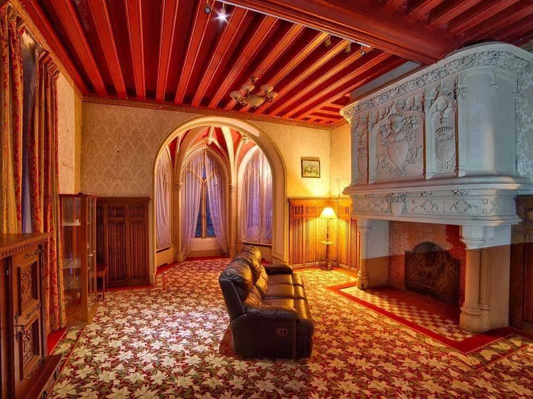The inside is as luxurious as you would expect a 16th century manor house to be. An original carved fireplace features a medieval crest.
