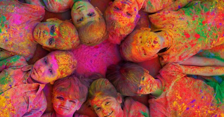 Holi Festival: Η μοναδική γιορτή στην Ινδία που γεμίζει τις πόλεις με χρώμα!