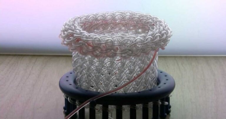 Μοιάζει με ένα συνηθισμένο γλυπτό. Δεν είναι όμως. Μετά από δευτερόλεπτα θα σας εντυπωσιάσει!