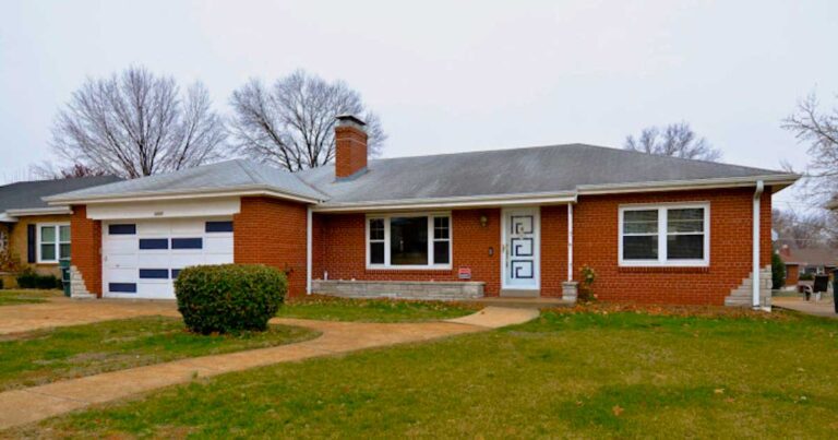 Το σπίτι της μοιάζει συνηθισμένο εξωτερικά. Όταν όμως μπείτε μέσα θα εκπλαγείτε!