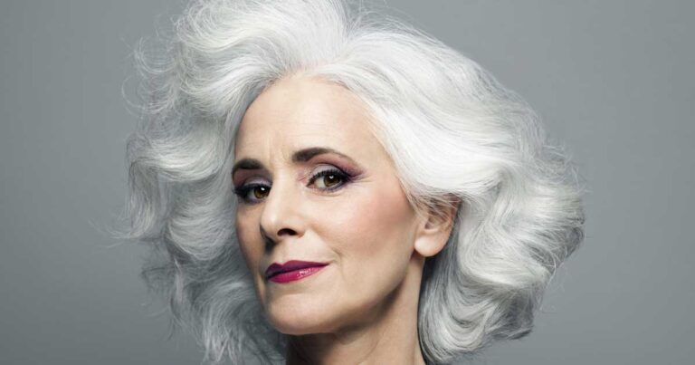 Γιατί ασπρίζουν τα μαλλιά μας μεγαλώνοντας. Πρόβλημα υγείας ή Γοητεία;