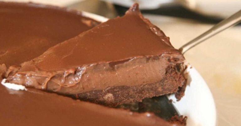 Απίθανη συνταγή για Cheesecake πραλίνας χωρίς ψήσιμο!