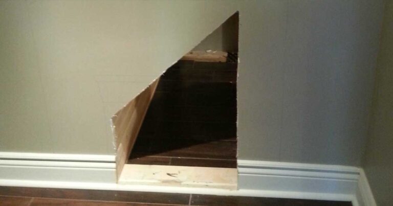 Έκοψε και έφτιαξε μια τρύπα μέσα στις σκάλες του. Ο λόγος είναι πραγματικά πανέξυπνος!