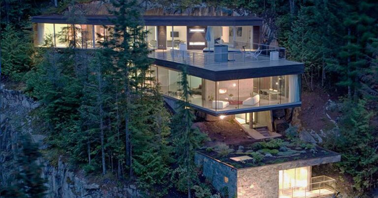 Το ξεχωριστό σπίτι που χτίστηκε μέσα σε έναν τεράστιο βράχο!