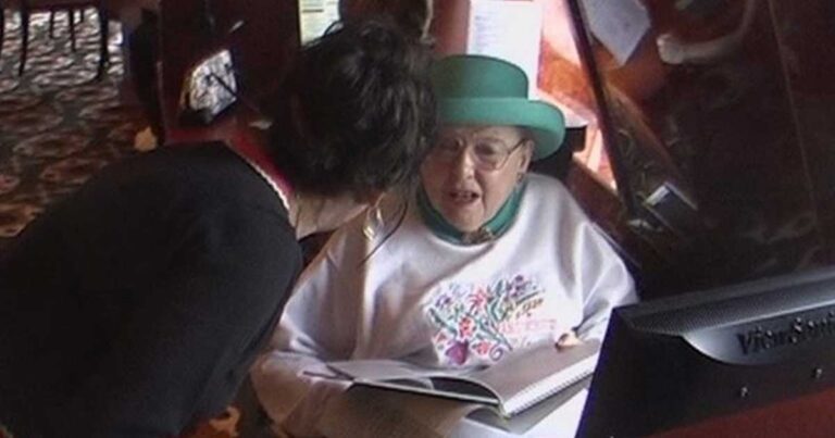 Ρώτησαν τι κάνει μόνη της αυτή η ηλικιωμένη γυναίκα πάνω στο πλοίο. Η απάντηση της ήταν διαφωτιστική