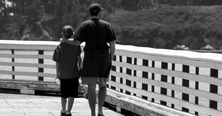 Ένας πλούσιος πατέρας ήθελε να δείξει στον γιο του πως ζει ένας φτωχός. Διαβάστε όμως τι έγινε