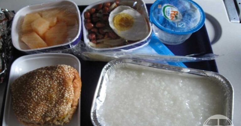 Eπιβάτες κράζουν διαδικτυακά αεροπορικές εταιρίες για τα απαράδεκτα γεύματα τους!