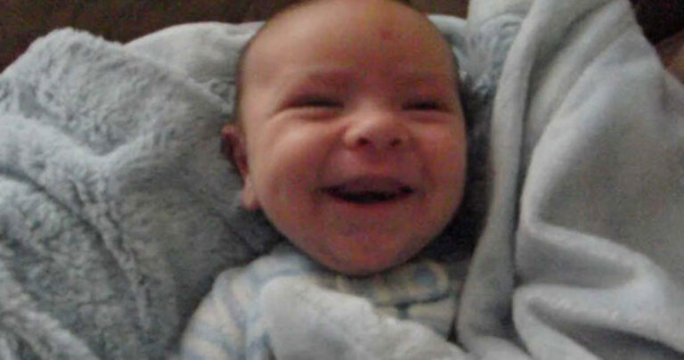 Μωράκι κάνει 1 λεπτό να ξυπνήσει και βιώνει όλα τα συναισθήματα μέχρι να ανοίξει τα μάτια του! (βίντεο)