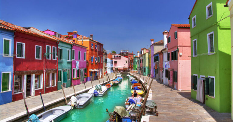 19 από τα πιο πολύχρωμα μέρη του κόσμου για να ζήσει κανείς!