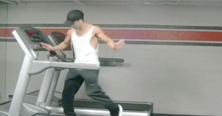 Ανέβηκε πάνω στο διάδρομο για να γυμναστεί. Αυτό που έκανε είναι πραγματικά απίστευτο!