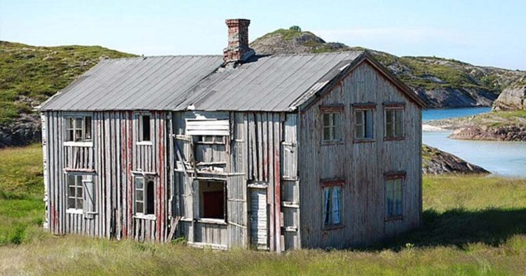 Το ξύλινο εξοχικό που πωλείται για 0,07 ευρώ και βρίσκεται σε νησί και με δική του παραλία!