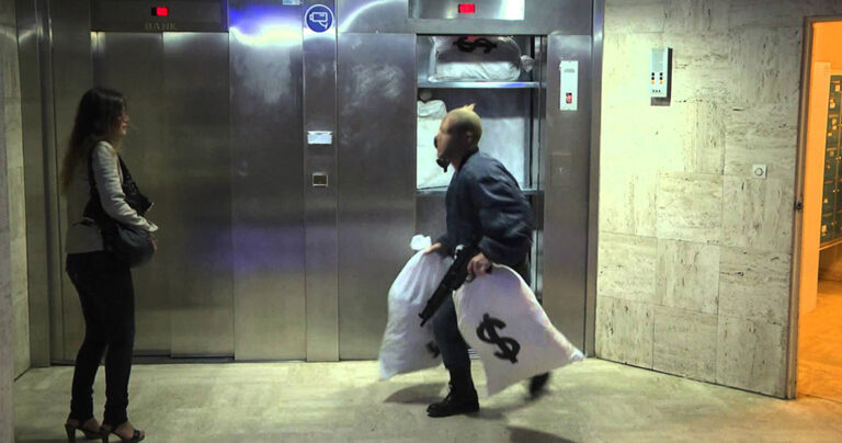 Ο τρομερός φαρσέρ Rémi Gaillard ξαναχτυπά αυτή τη φορά ως ληστής τράπεζας! (βίντεο)