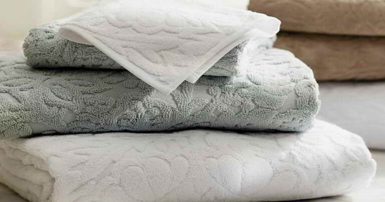 Δείτε πως μπορείτε να διώξετε τη μούχλα από τις πετσέτες του μπάνιου!