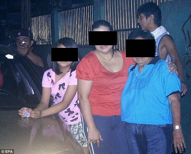 a filipino politician took this photo of his family moments before being assassinated