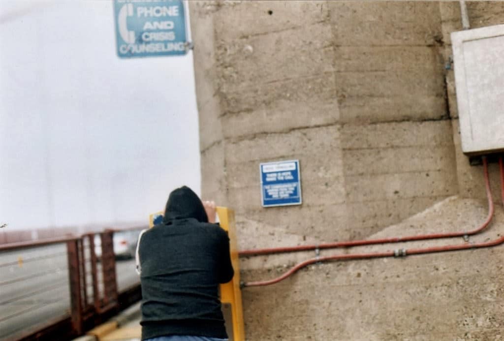 man uses the suicide hotline on the golden gate bridge