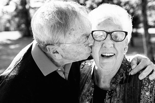 tilestwra.gr - Όταν ο έρωτας καρατάει πάνω από 60 χρόνια!