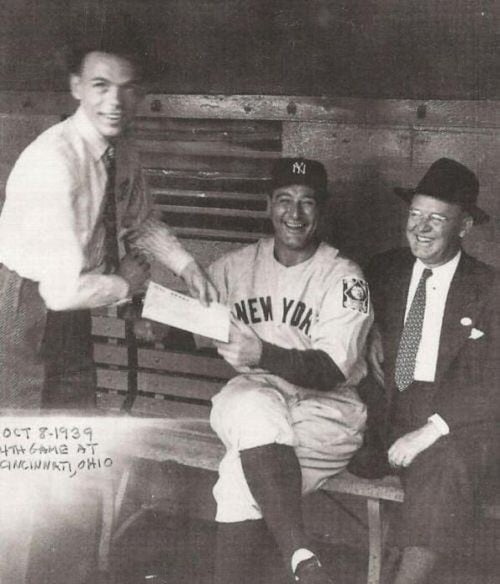 Frank%20Sinatra%20asks%20Lou%20Gehrig%20for%20an%20autograph%20in%201939