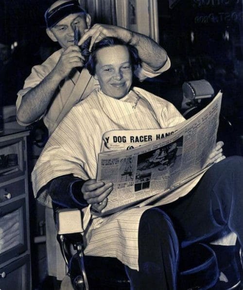 Amelia%20Earhart%20getting%20her%20last%20haircut%20-%201937