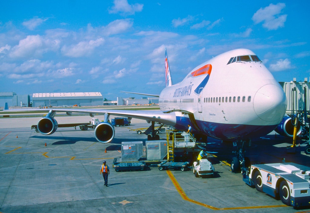 someone did a shit so bad a british airways flight had to turn around and land 475 body image 1426511390